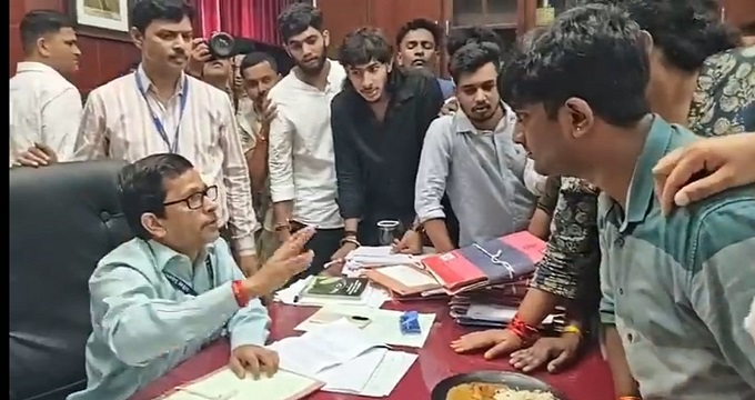 गोंय विद्यापीठ मेस कंत्राटदार निलंबीत : निबंधक; चवकशी समितीची नेमणूक करतले