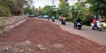 Work on dug-up Mapusa roads halted, motorists bear brunt