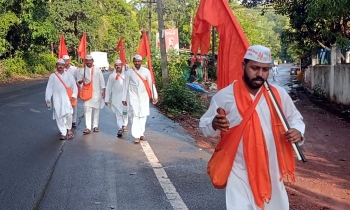 Devotees on walking pilgrimage from Mormugao to Pandharpur
