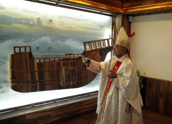 Cardinal blesses chapel, sacristy, garden at Agonda Church