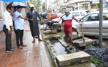 SGPDA deploys labourers to unclog, desilt market drains