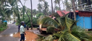 Winds blow roofs away in Canacona