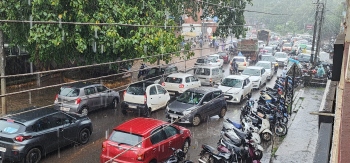 Citizens throng Sattari waterfalls, city areas witness heavy traffic