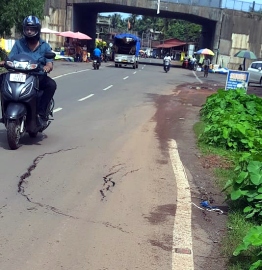 Crack develops on NH66 near service road at Canacona