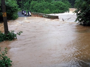 Rains flood bridge in Keri, house collapses at Guleli
