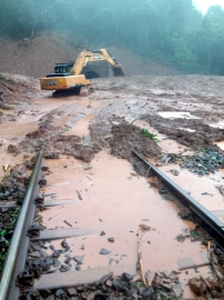 SWR work on war footing to clear landslide