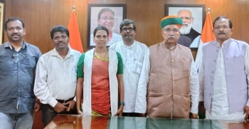 ST delegation meets Union minister in Delhi over political reservations