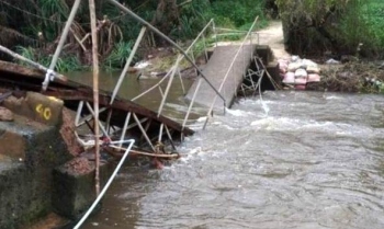 Pedda-Varca creek footbridge crumbles