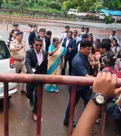 President makes unexpected halt to mingle with students at Farmagudi
