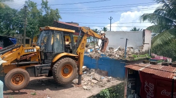 2 structures razed for additional railway overbridge at Vasco