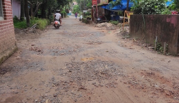 Nagmodem locals call for repairs of dug-up road