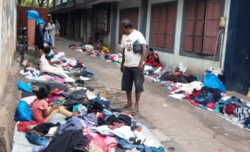 'Chor Bazaar' bustles with business at Old Stn Road