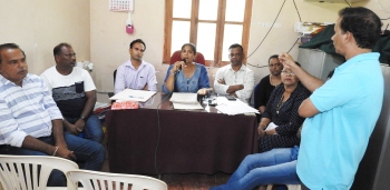 Guirdolim meet demands reopening of closed railway level crossing for traffic