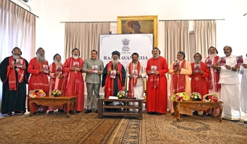 Governor honours Baselios Marthoma Mathews III, team