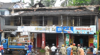 Portion of old building in Chinchinim market collapses, none hurt