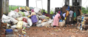 Sonsodo workers seek water for drinking, washing