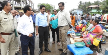 Fish traders willing to pay for parking if vehicles allowed to park inside market