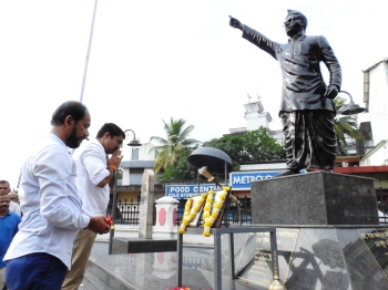 Vijay and Girish seem to have finally buried the hatchet
