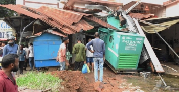 Pick-up van crashes into medical store at Benaulim