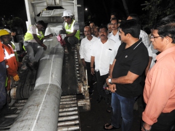 Officials give demo of new sewerage line laying technology at Fatorda