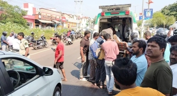 Two youth fall off grade separator in Dabolim, die