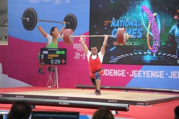Shubham shines with silver in weightlifting