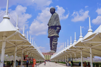 Of statues and symbolism
