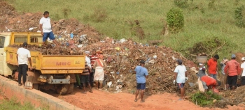 MMC caught on the wrong, made to lift away mixed waste dumped in Benaulim