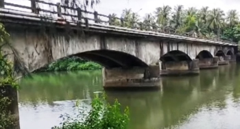 Locals feel govt should build parallel bridge at Assolna