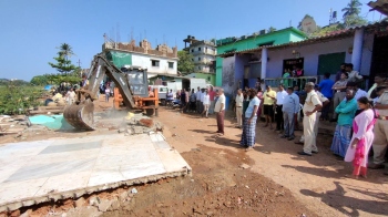Civic body demolishes 4 illegal structures in Mangor