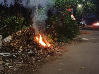 Waste burning continues unabated; this time at Comba railway crossing