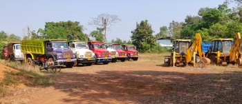 Cuncolim police attach 16 trucks, two JCB machines