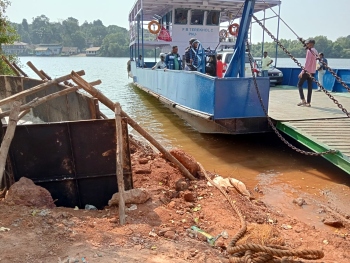 Divar panchayats oppose retaining wall close to Naroa ferry ramp, fear RND will stop services