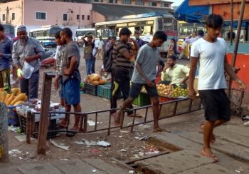 Vendors 'encroaching' entrance near Mapusa market sub-yard