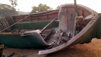 Canoe involved in illegal sand mining destroyed at Naibag