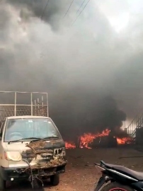 Zuarinagar garbage dump catches fire, 3 scrap vehicles damaged