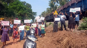 Locals protest, accuse railways of digging right of way in Velsao