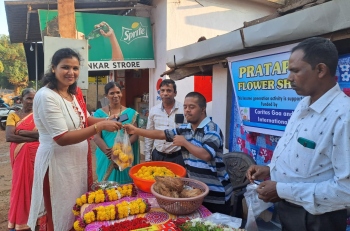 Locals rally around Pratap as he sets up flower cart in Canacona