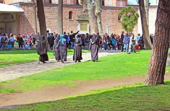 Uniform code for uniforms must be impartial