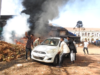 Garbage dump on fire behind MMC building creates panic