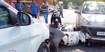 Minor mishap brings to fore traffic dangers at Khareband junction
