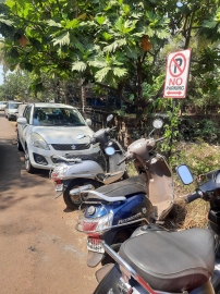 Hapzard parking at Fr Agnel Ashram