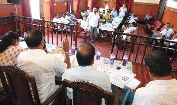 MMC councillors tread cautious path, demand transparency on waste management