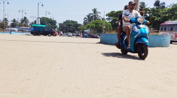 ‘Thick carpet’ of sand deposit at Colva beach square poses threat to motorists