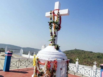 Pilgrims to throng Cross atop Nandgad Hill on March 22
