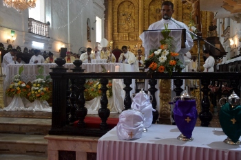 Be caring leaders, discerning pastors: Cardinal to priests
