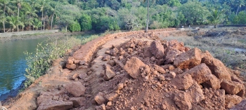 Mamlatdar stops land-filling on Khazan land at Galgibaga