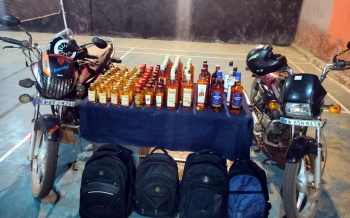 Liquor seized at Mollem, 4 held