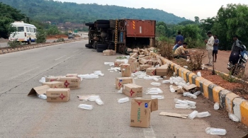 Driver injured as truck topples at Naibag-Porascadem