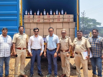 Excise flying squad seizes truck with liquor